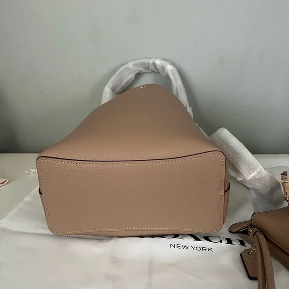 Coach Small Town Bucket Bag And Matching Wristlet - Picture 8 of 13